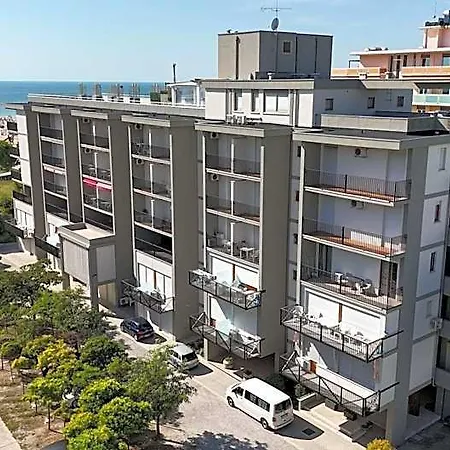 Pleasant Flat In Near The Bibione