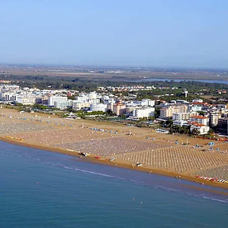 Pleasant Flat In Near The Bibione